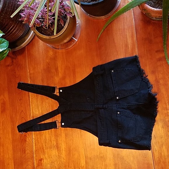 Black Empyre Distressed Overall Shorts - Picture 5 of 8